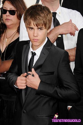 Justin Bieber:  2011 Golden Globe Awards Dressy